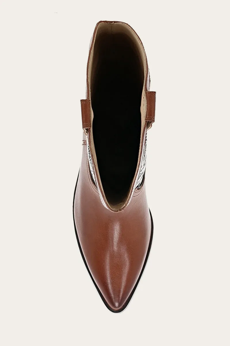 Sara Western Tall Stud
