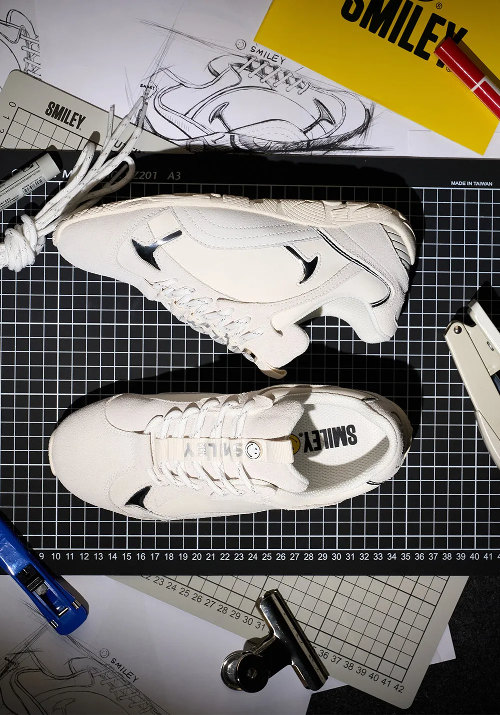 SMILEY丨 Vintage Racer Sneakers